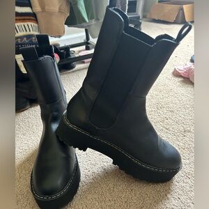 NEVER WORN H&M platform boots size 9